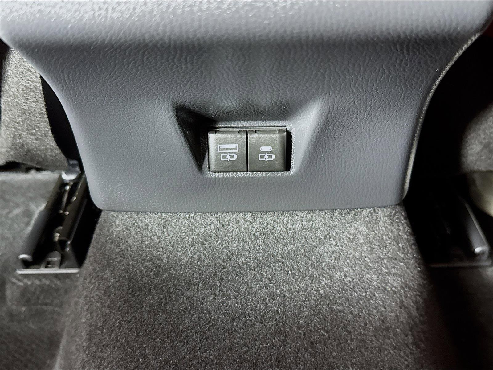 Used 2025 Toyota Camry XSE w/ Premium Plus Package image 27