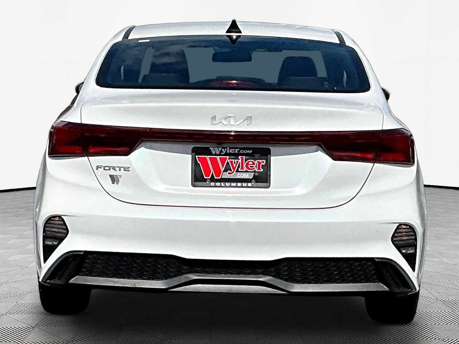 Used 2024 Kia Forte LXS w/ LXS Technology Package FWD image 5