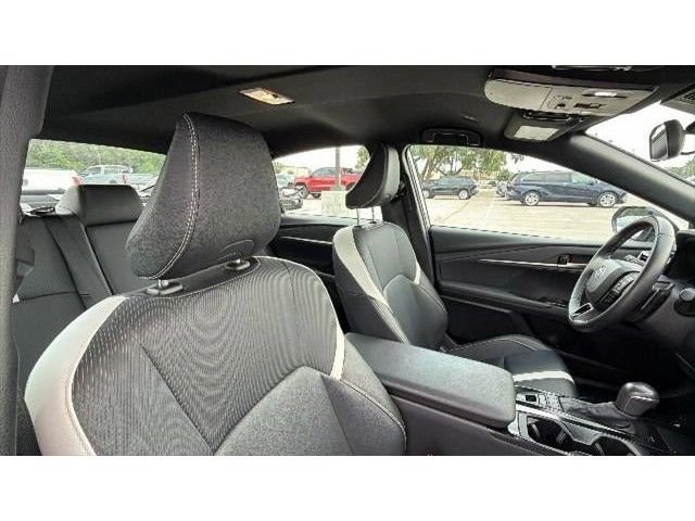 Used 2025 Toyota Camry SE FWD image 39