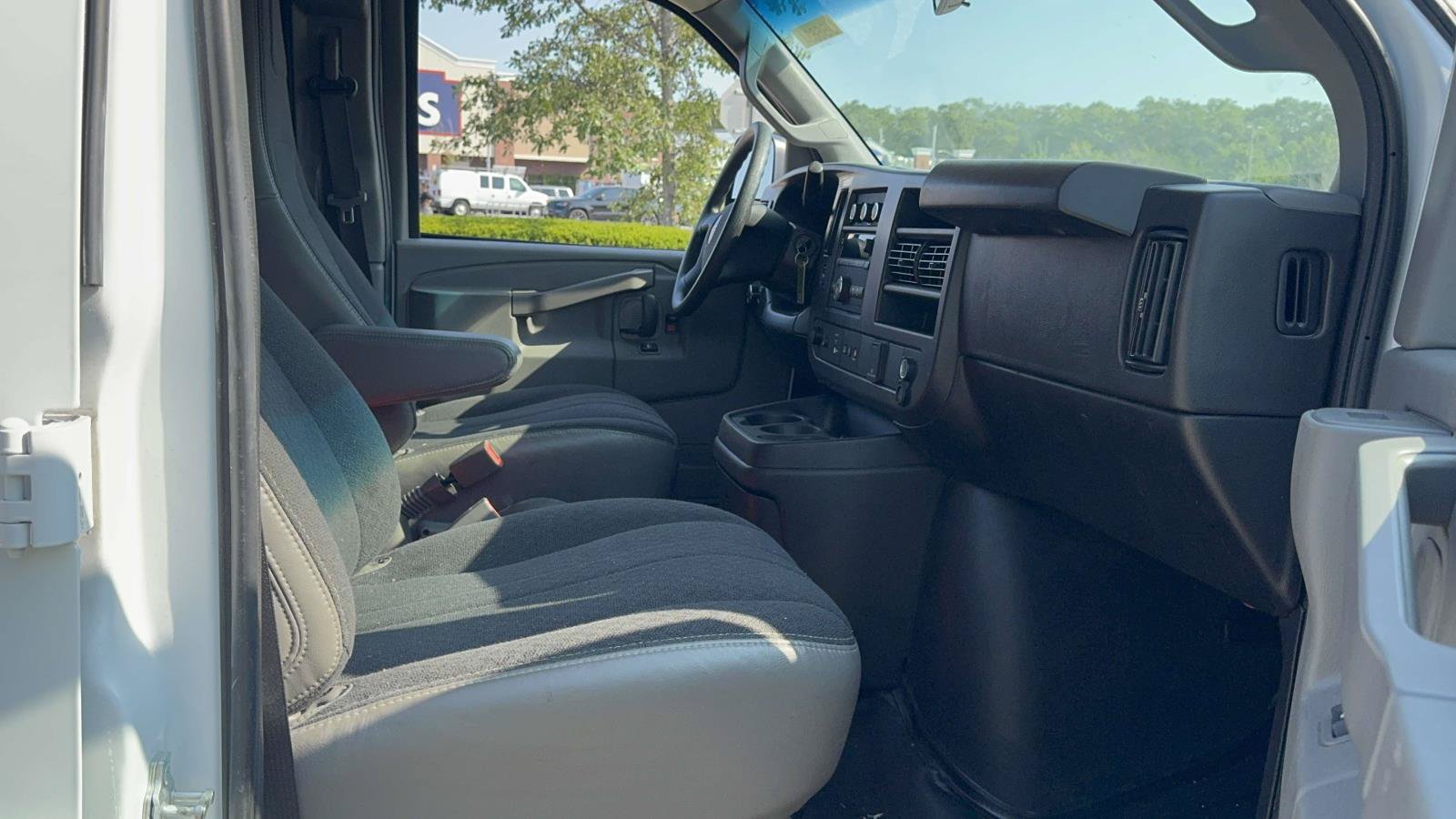 Used 2025 GMC Savana 2500 w/ Driver Convenience Package RWD image 15