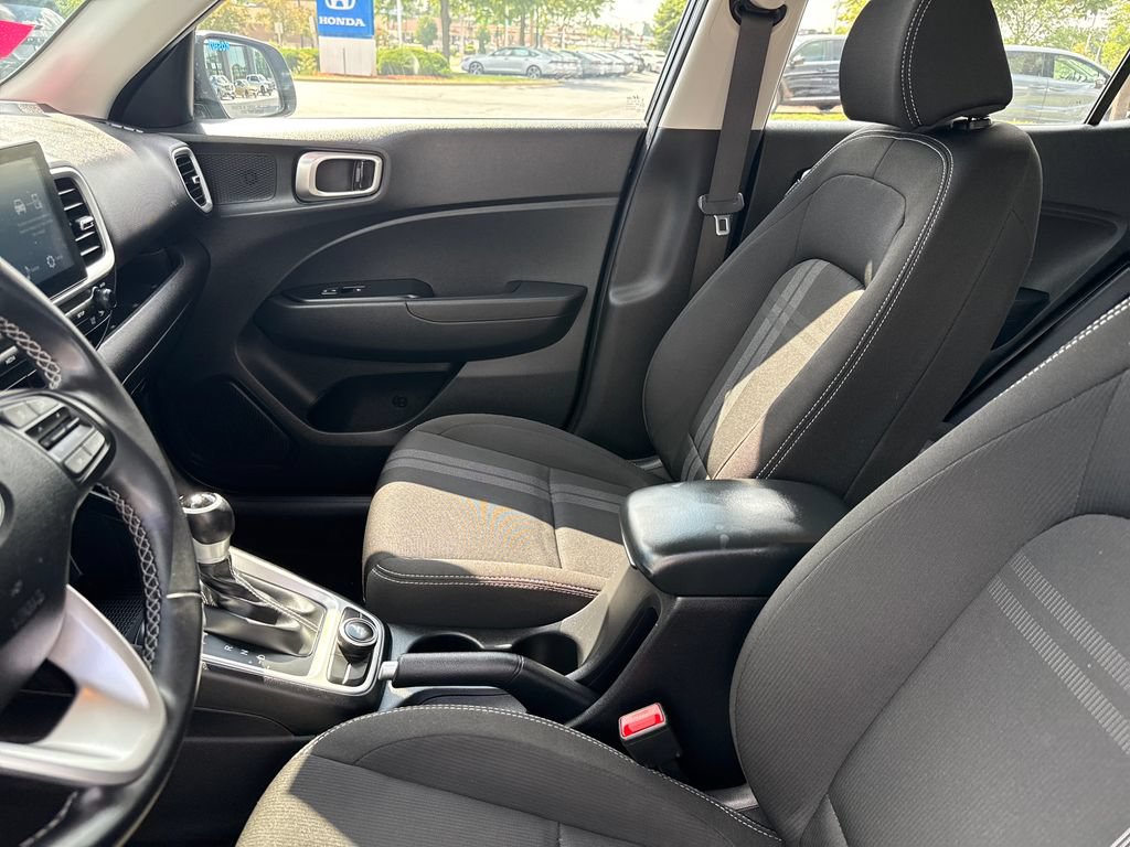 Used 2024 Hyundai Venue SEL FWD image 13