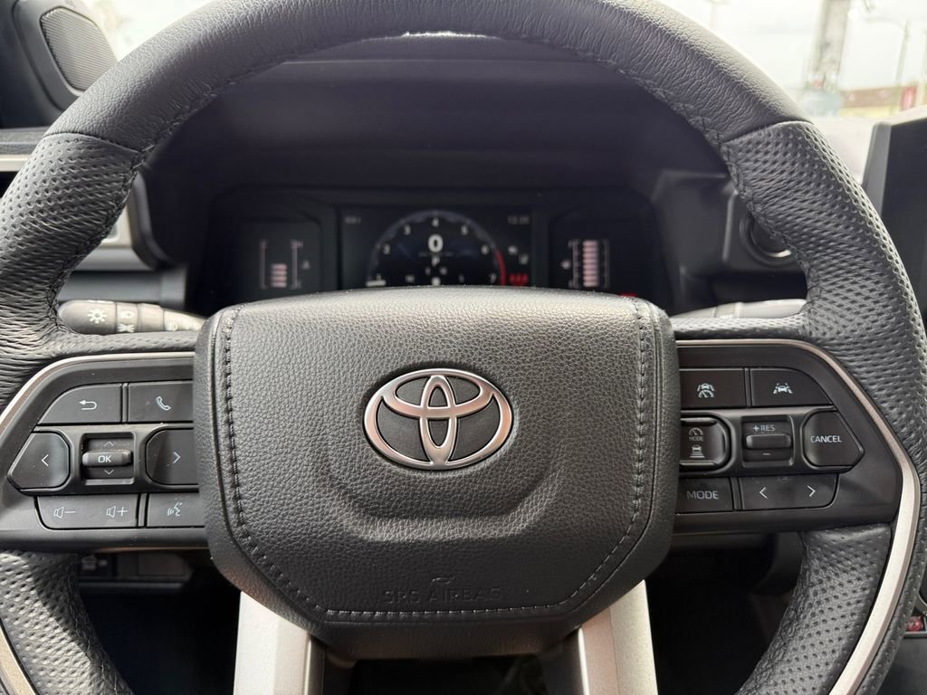 Used 2025 Toyota Tacoma SR5 AWD/4WD image 34