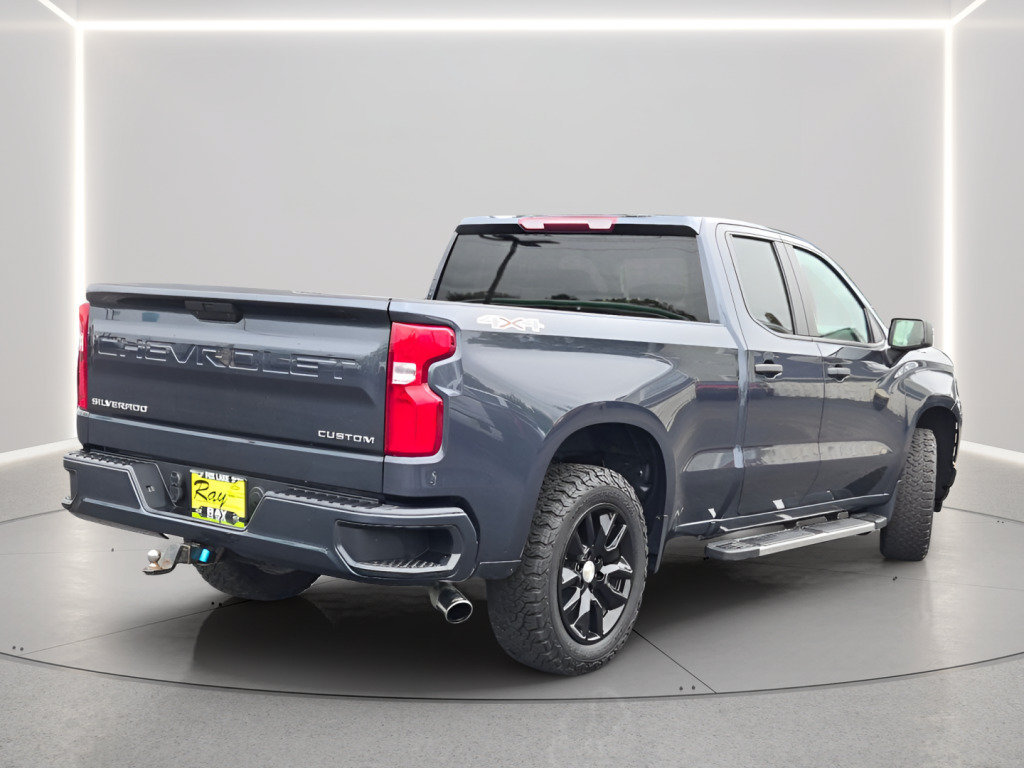 Used 2020 Chevrolet Silverado 1500 Custom w/ Custom Value Package AWD/4WD image 13
