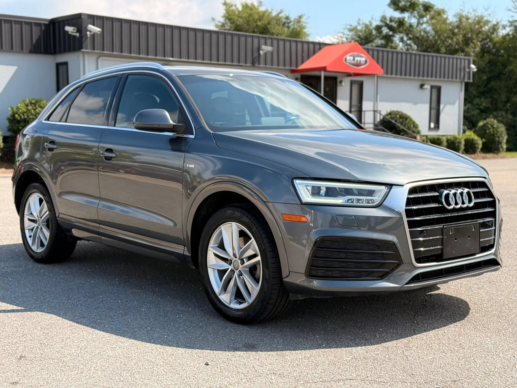 Used 2018 Audi Q3 2.0T Premium Plus w/ Premium Plus Package FWD image 3
