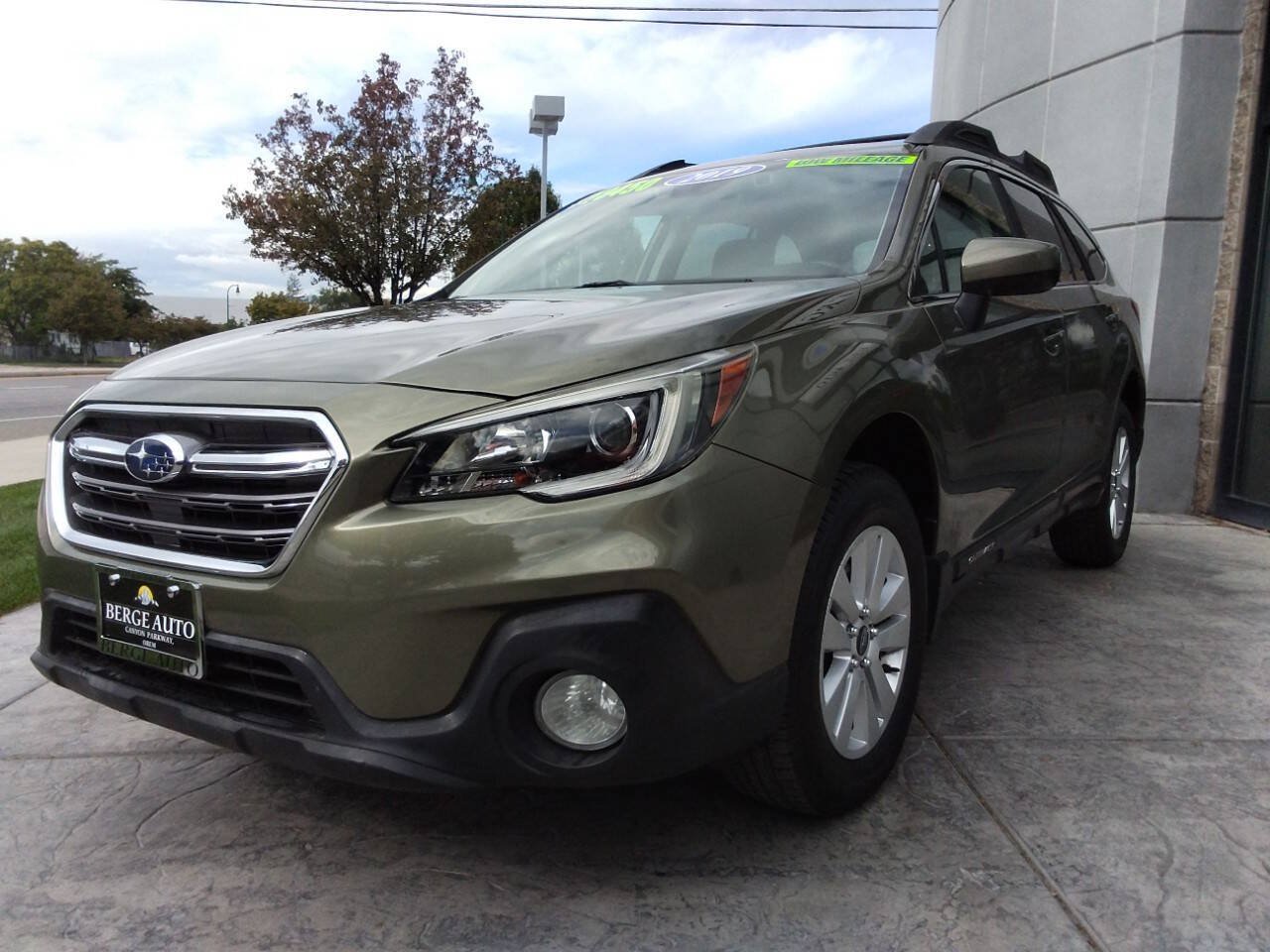 Used 2019 Subaru Outback 2.5i Premium AWD/4WD image 3