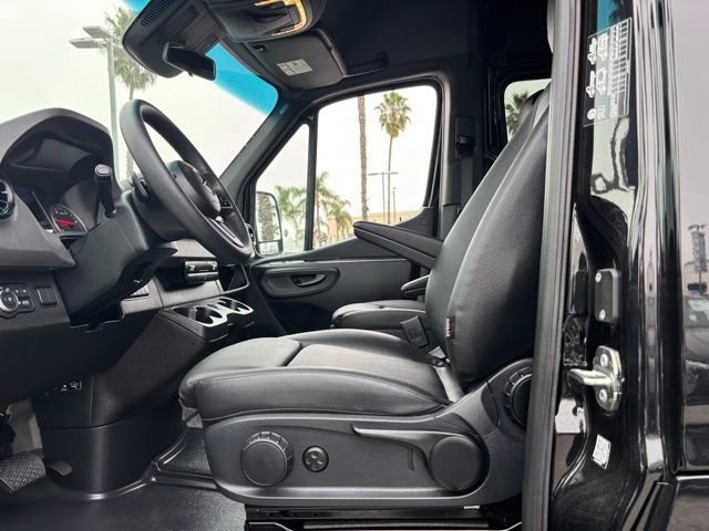Used 2024 Mercedes-Benz Sprinter 3500 image 23