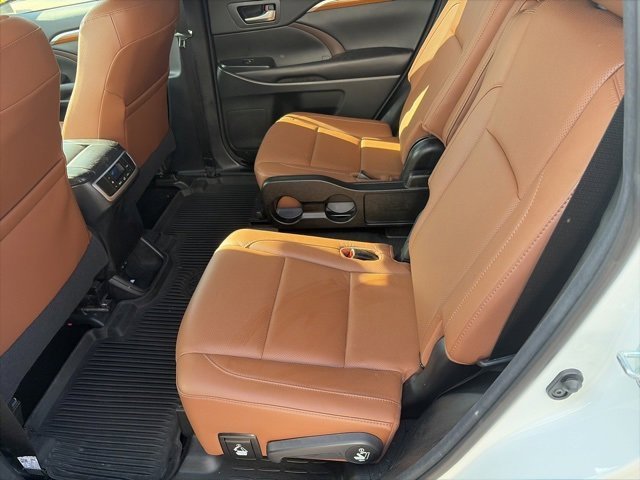Used 2017 Toyota Highlander Limited w/ Protection Package #3 image 9