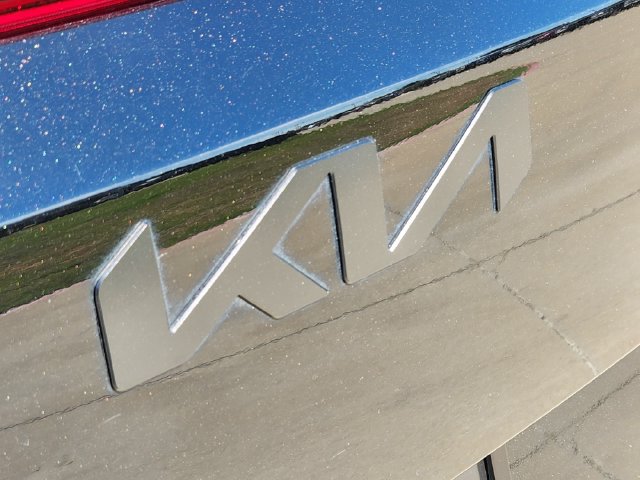 Certified 2026 Kia Carnival SX w/ SX Dark Edition Package FWD image 11