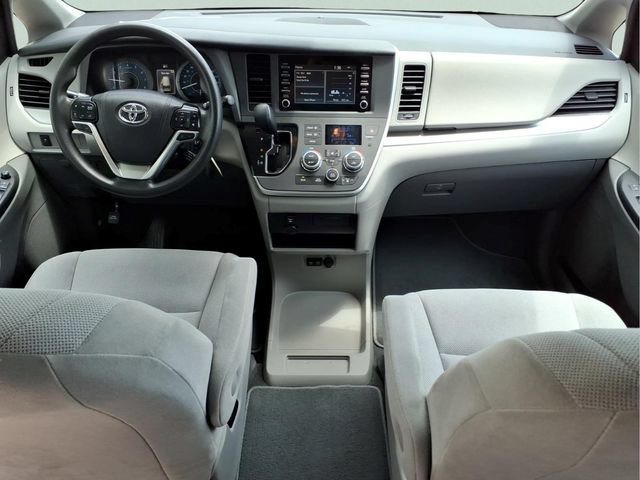 Used 2020 Toyota Sienna L FWD image 21