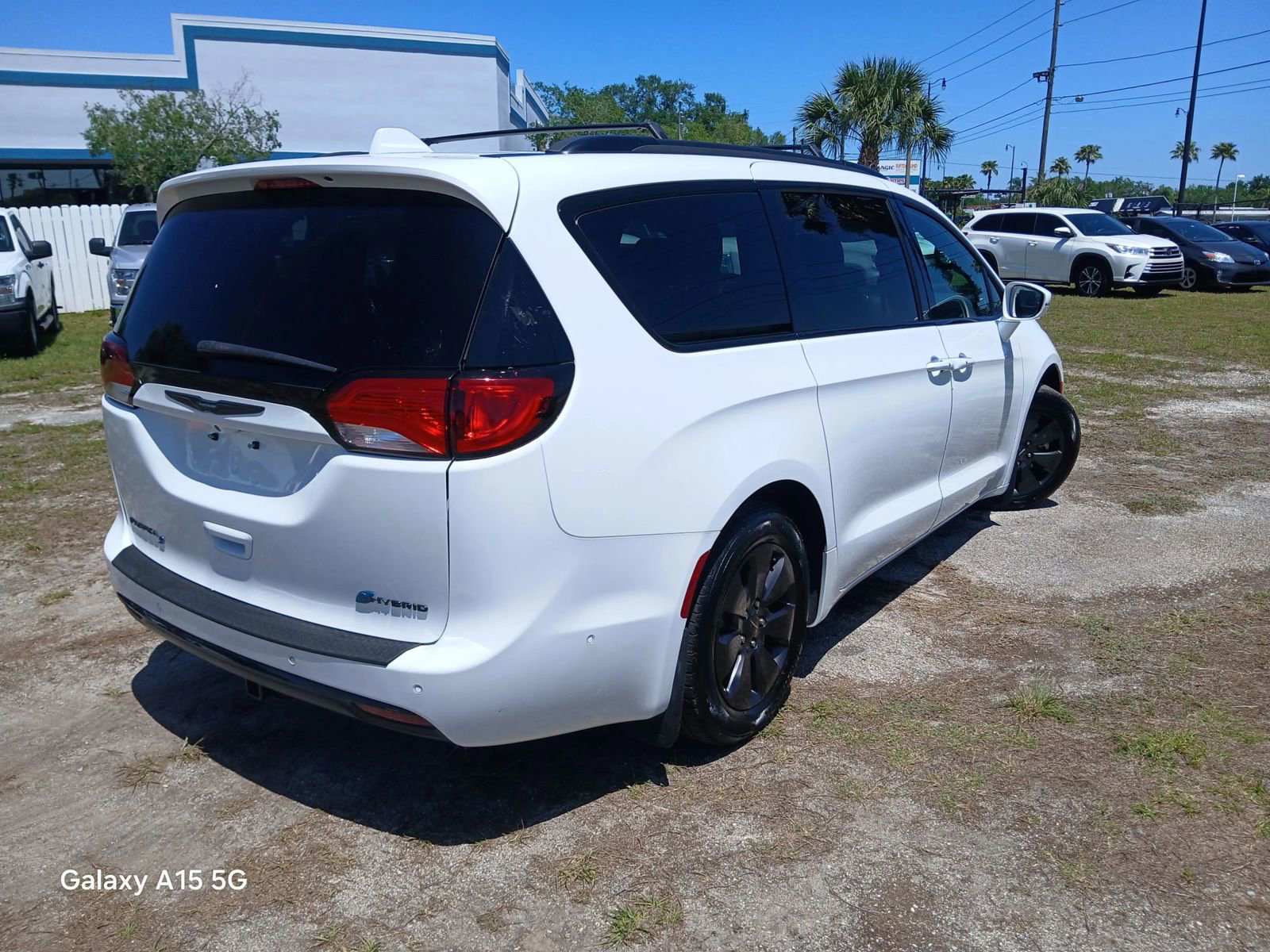 Used 2019 Chrysler Pacifica Limited w/ Advanced Safetytec Group FWD image 5
