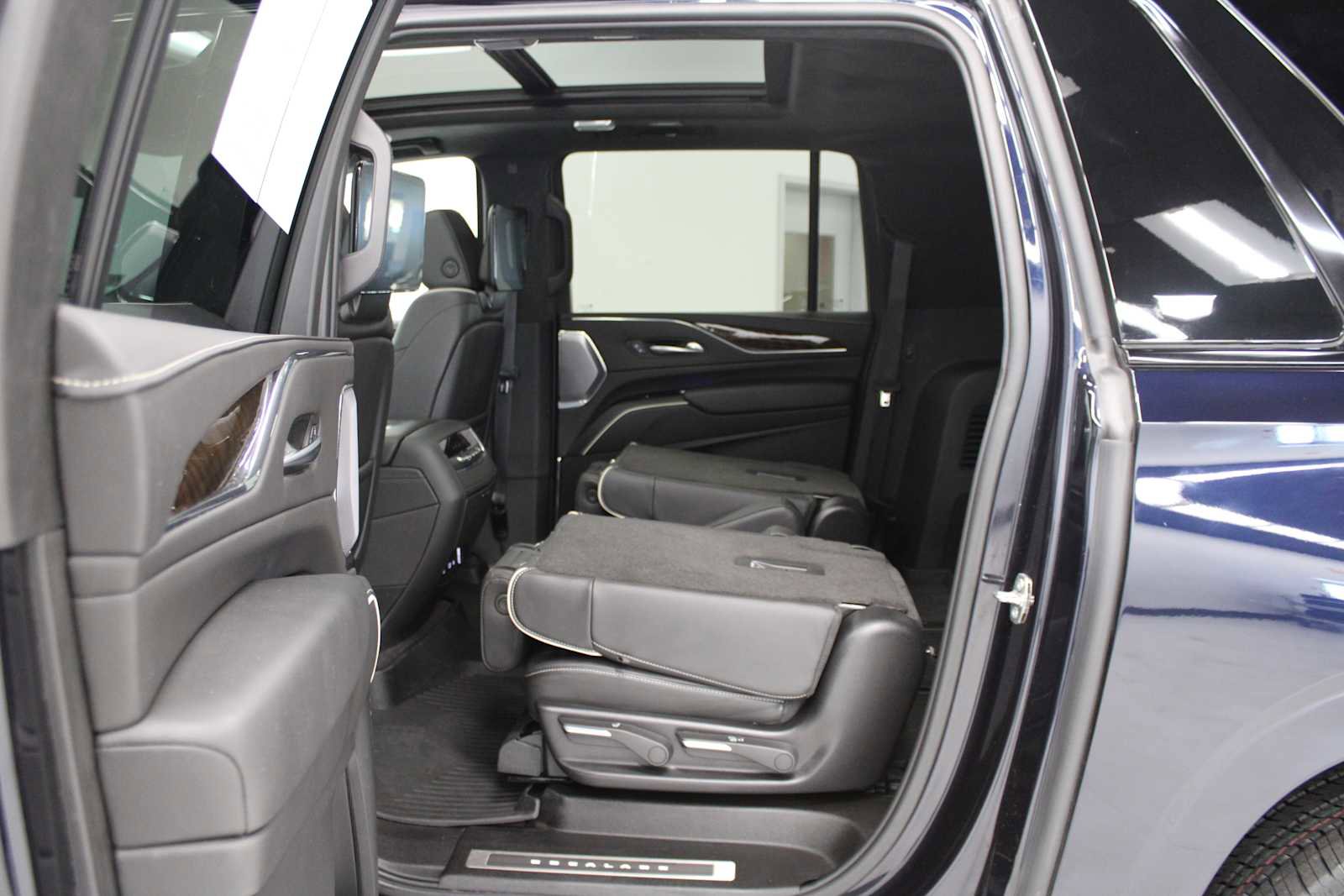 Certified 2024 Cadillac Escalade ESV Sport Platinum w/ LPO, ONYX Package image 52