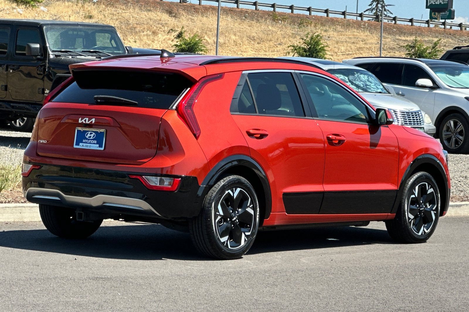 Used 2023 Kia Niro Wind w/ Wind Preserve Package FWD image 3