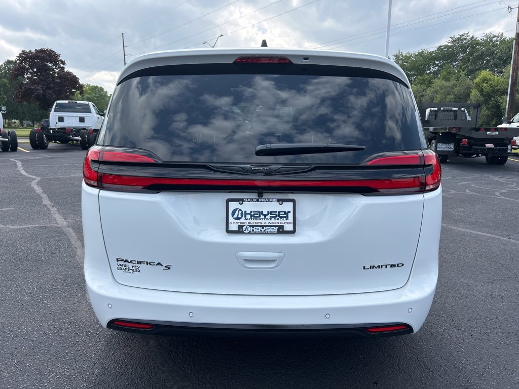 New 2026 Chrysler Pacifica Limited w/ S Appearance Package image 6
