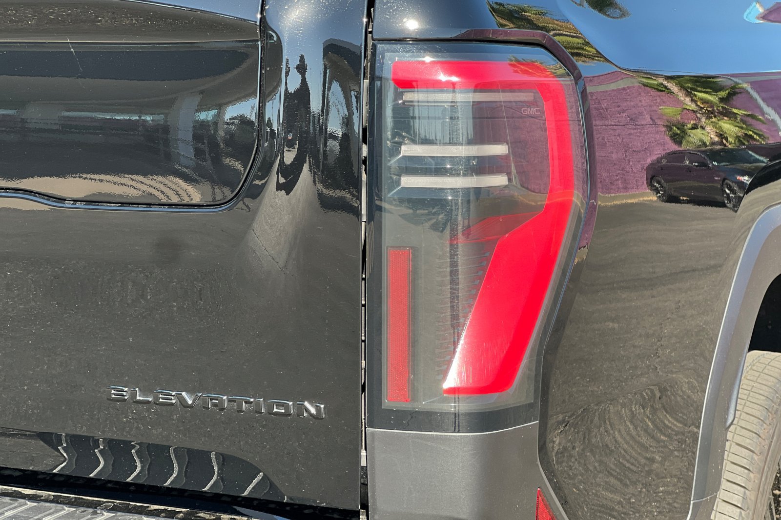 Used 2026 GMC Sierra EV Elevation w/ LPO, Elevation Dark Package AWD/4WD image 40