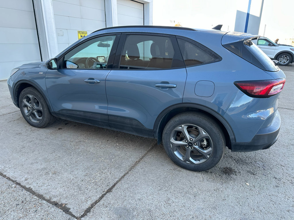 Used 2025 Ford Escape ST-Line Select image 2