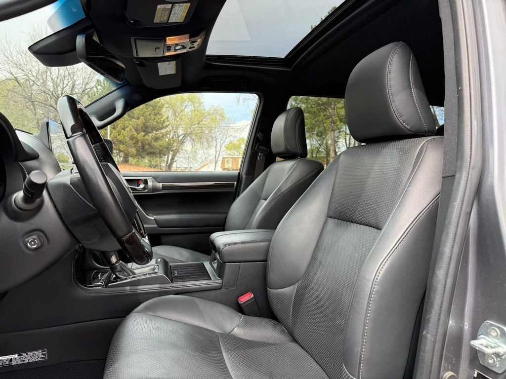 Used 2023 Lexus GX 460 Luxury w/ Sport Design Package image 16