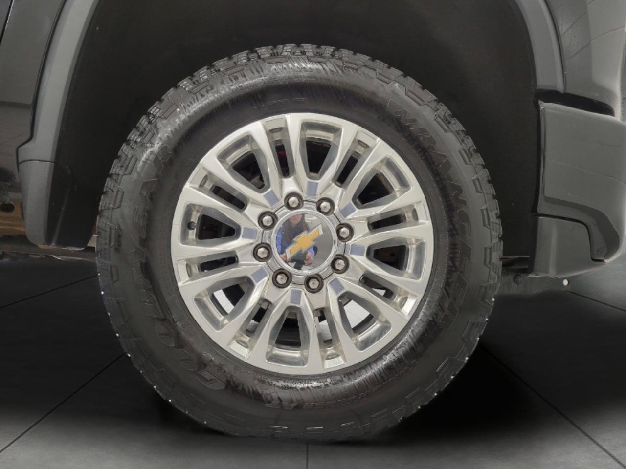 Used 2021 Chevrolet Silverado 2500 High Country w/ Z71 Off-Road Package image 4