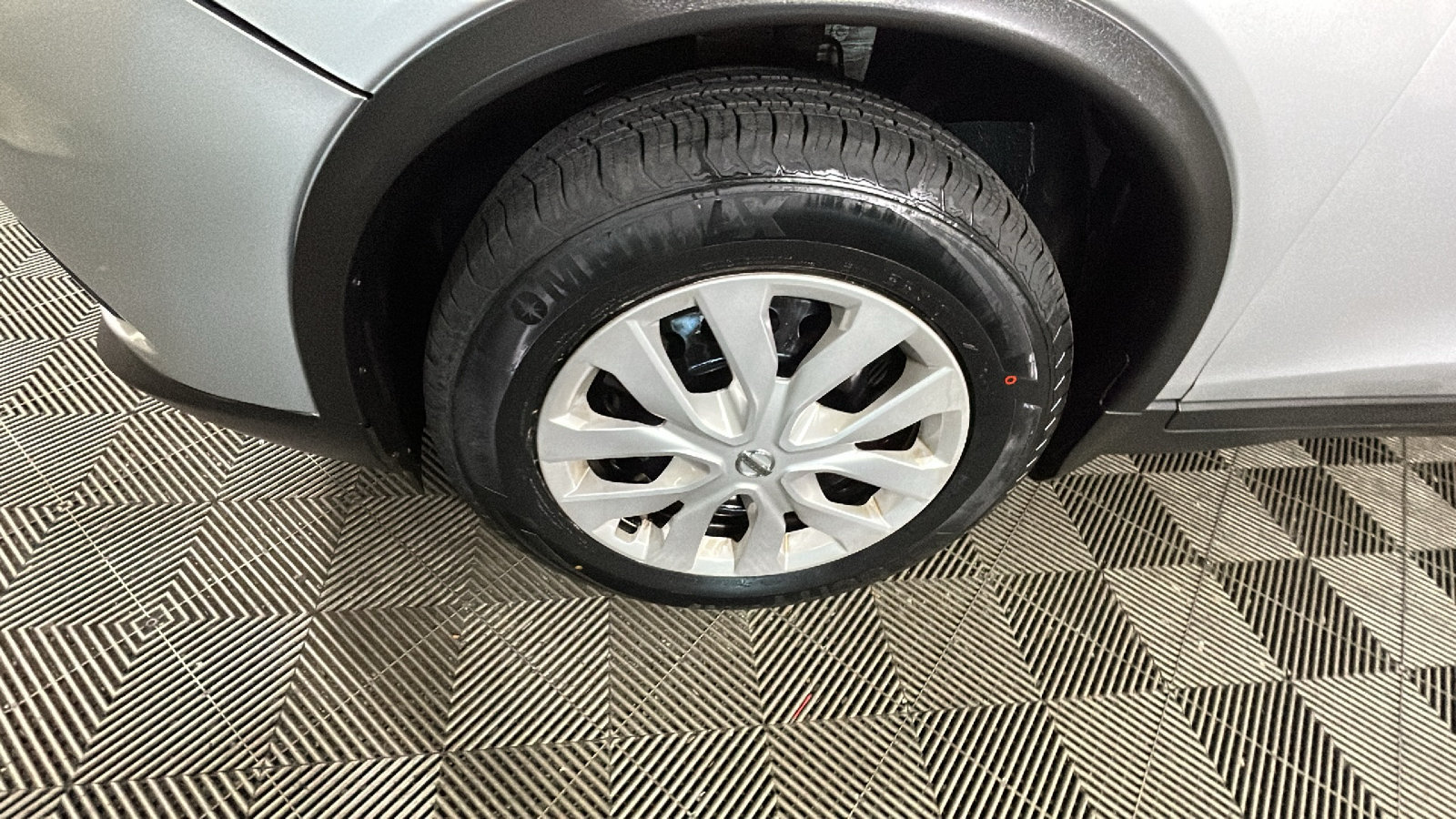 Used 2016 Nissan Rogue S AWD/4WD image 11