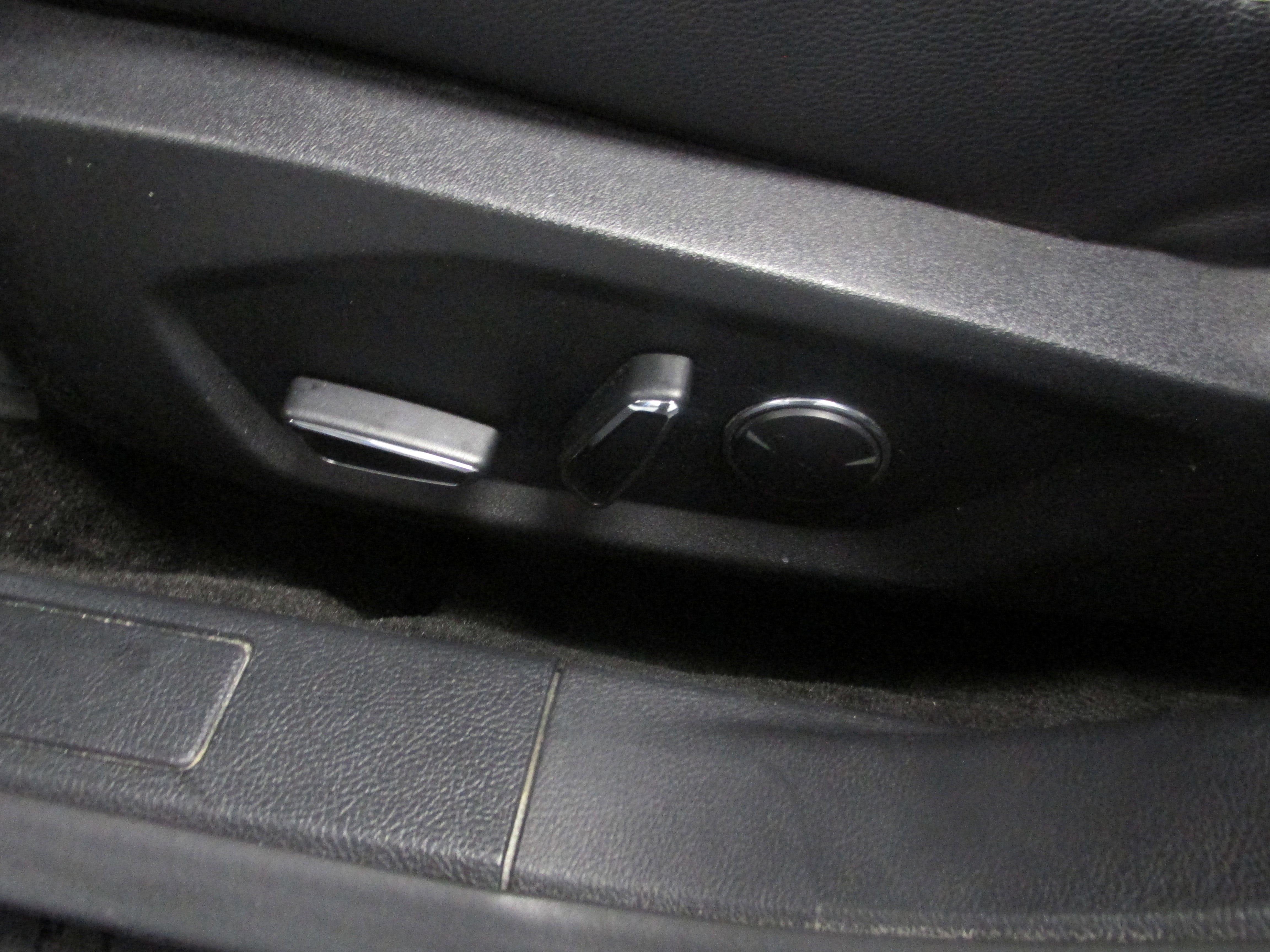 Used 2018 Ford Fusion SE w/ Equipment Group 201A FWD image 28