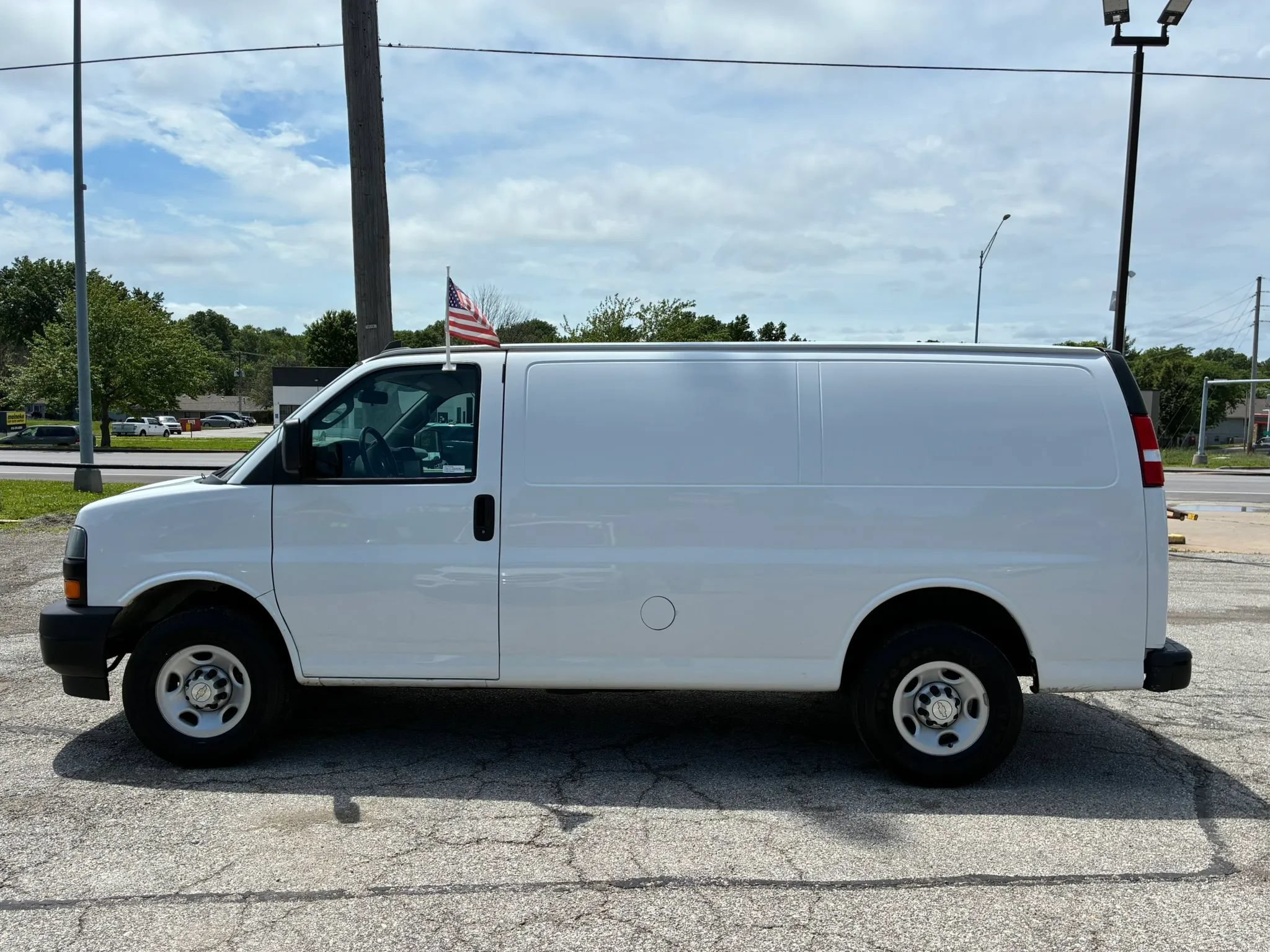 Used 2022 Chevrolet Express 2500 w/ Driver Convenience Package RWD image 4