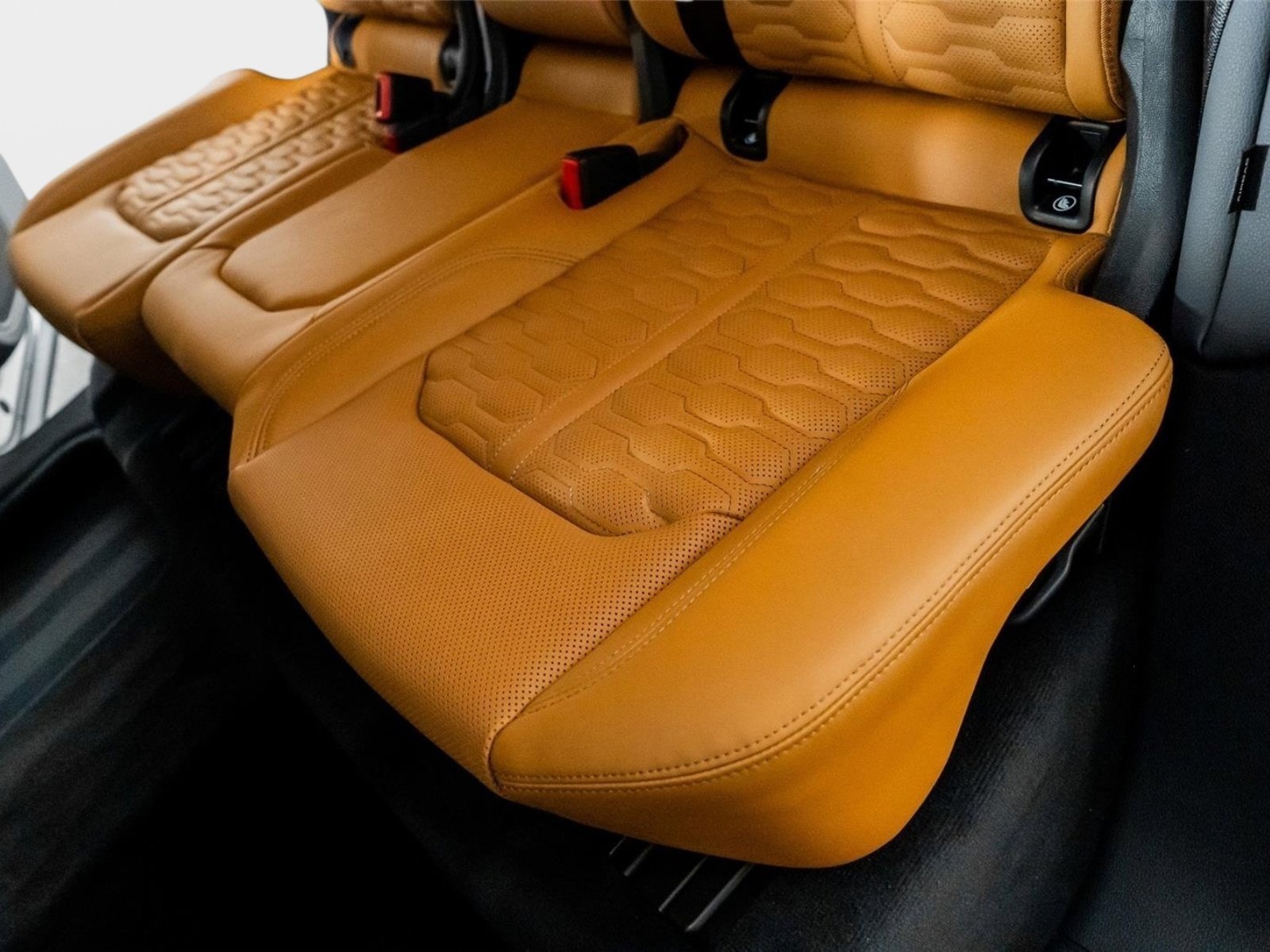 Used 2025 Audi RS Q8 performance image 30