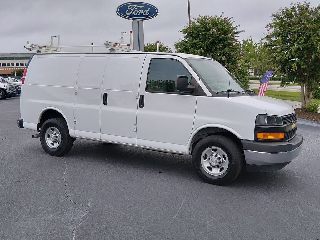 Used 2022 Chevrolet Express 2500 w/ Driver Convenience Package RWD image 2