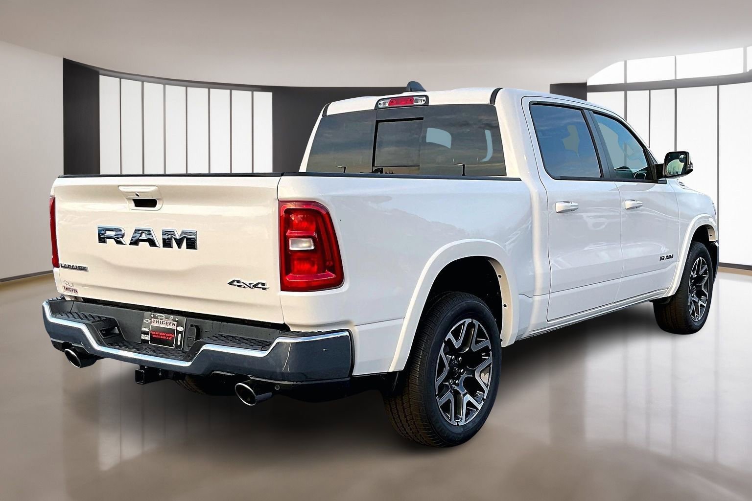 New 2025 RAM 1500 Laramie AWD/4WD image 17