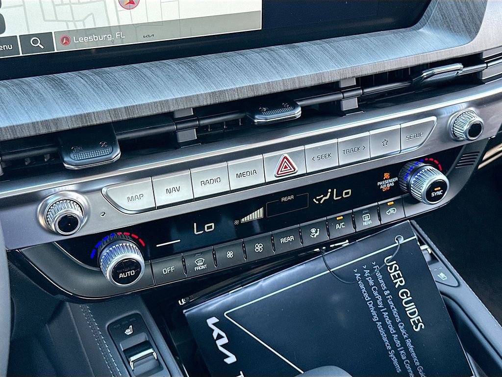 Used 2025 Kia Telluride EX w/ EX Captain's Chair Package image 16