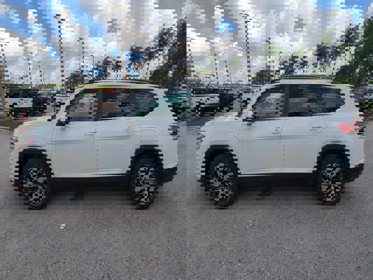 Used 2025 Volkswagen Atlas SE image 8