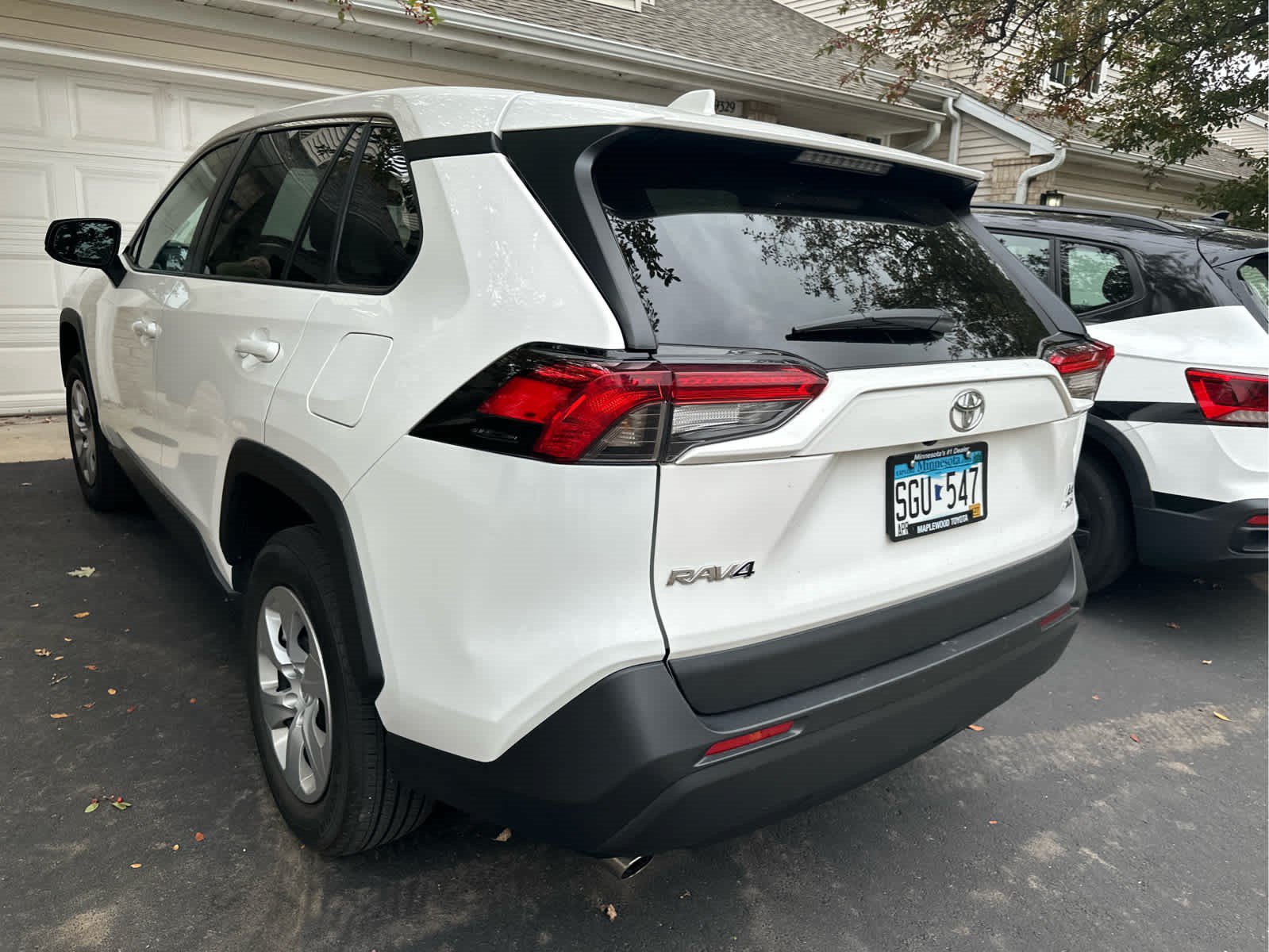Used 2024 Toyota RAV4 LE AWD/4WD image 2