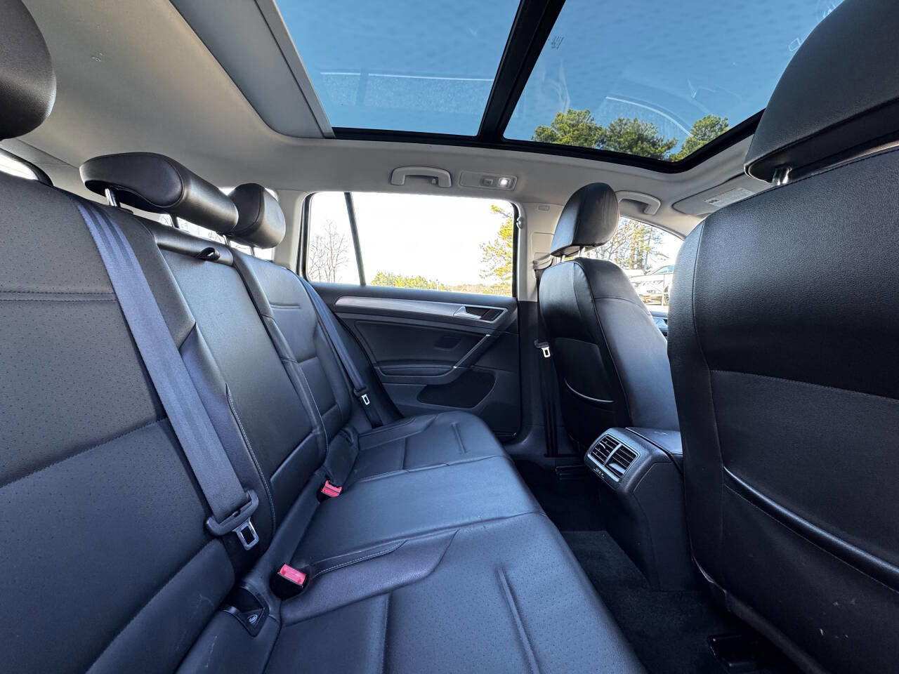 Used 2015 Volkswagen Golf SE image 14