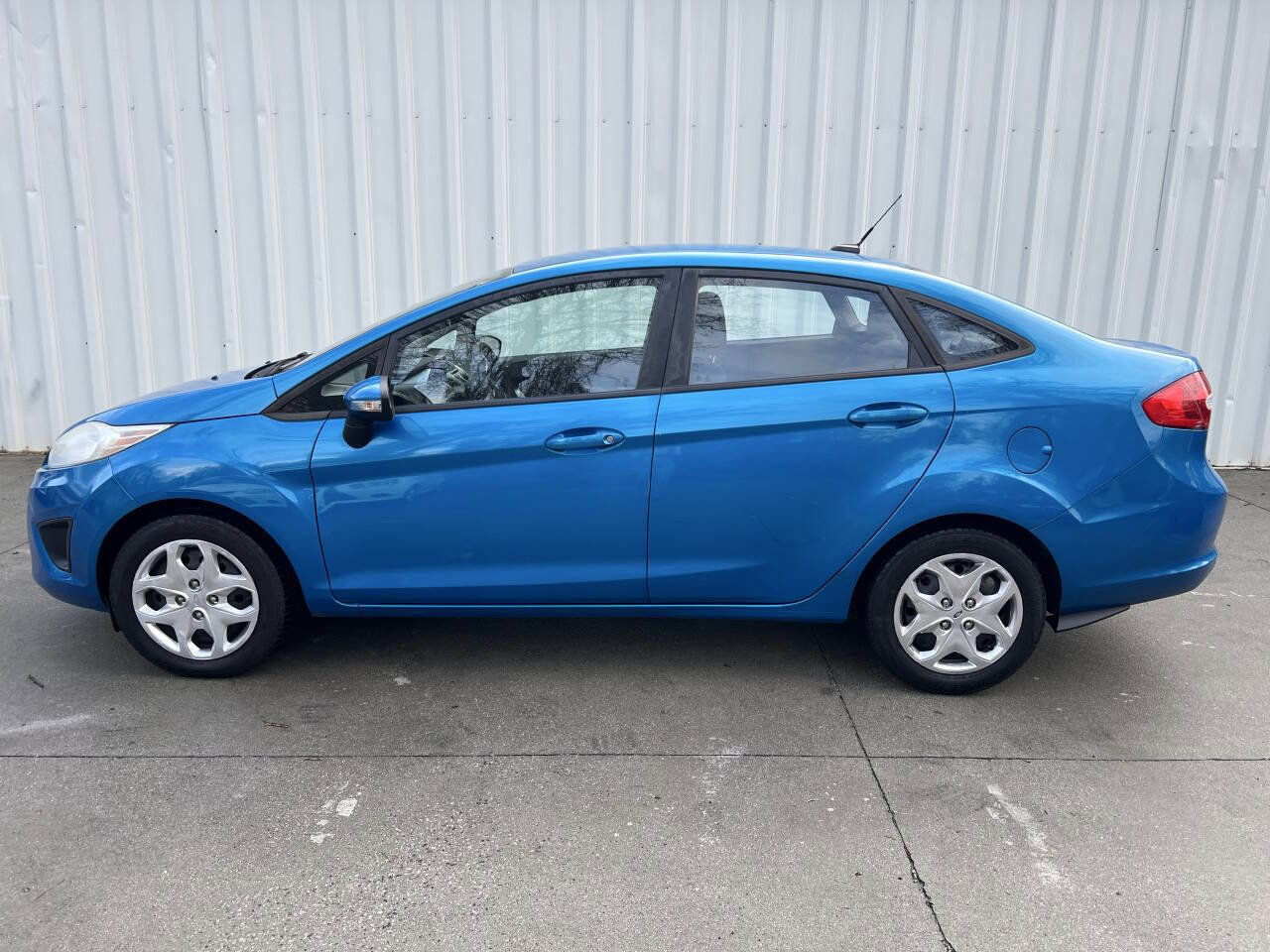 Used 2013 Ford Fiesta SE FWD image 6