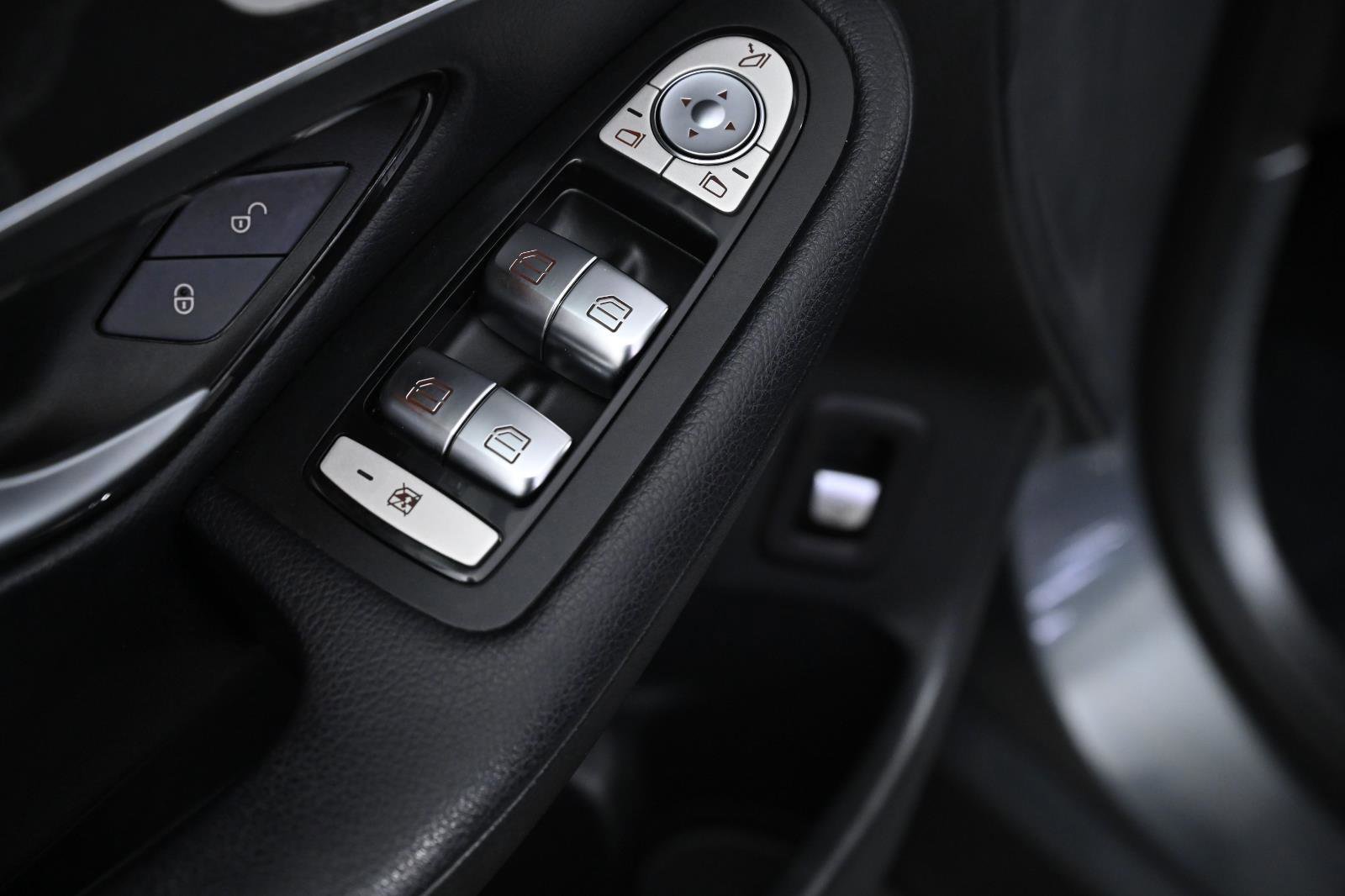 Used 2018 Mercedes-Benz GLC 300 4MATIC image 22