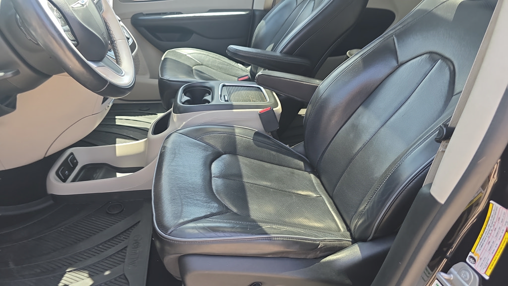 Used 2018 Chrysler Pacifica Limited FWD image 14