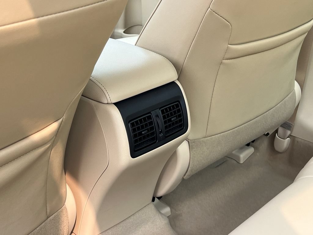 Used 2017 Toyota Camry XLE FWD image 23