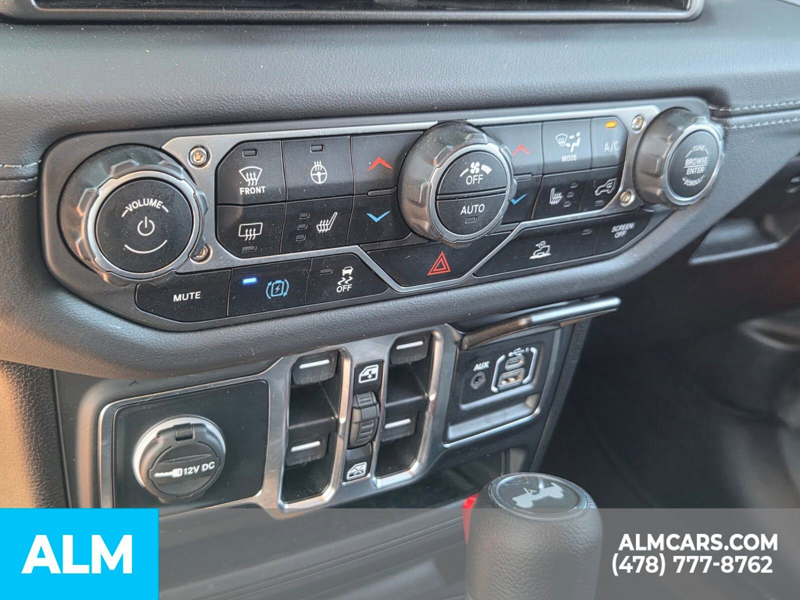 Used 2025 Jeep Wrangler Unlimited Sahara image 25