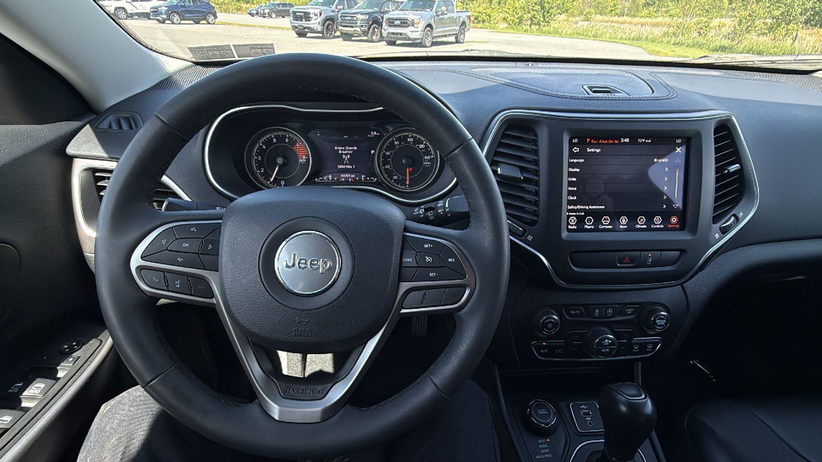 Used 2022 Jeep Cherokee Latitude Lux w/ Sun & Sound Group AWD/4WD image 27