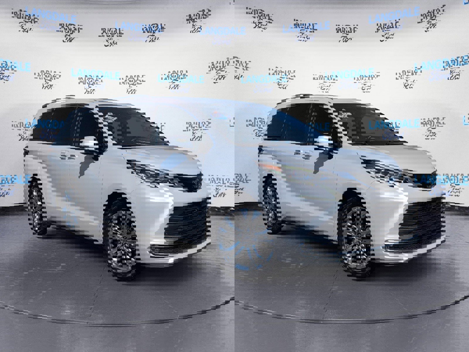 Used 2022 Toyota Sienna Platinum image 2