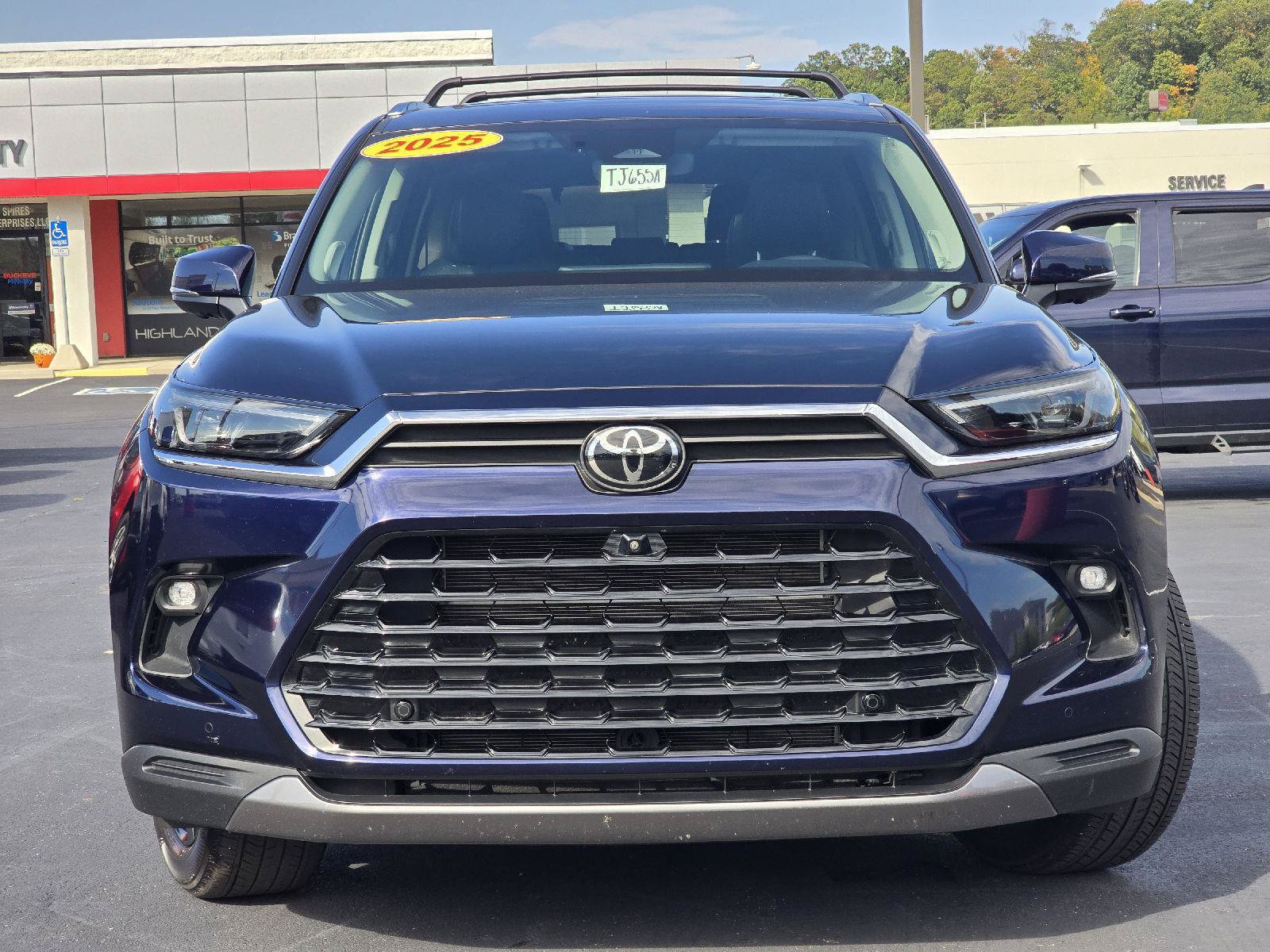 Used 2025 Toyota Grand Highlander AWD Hybrid image 2