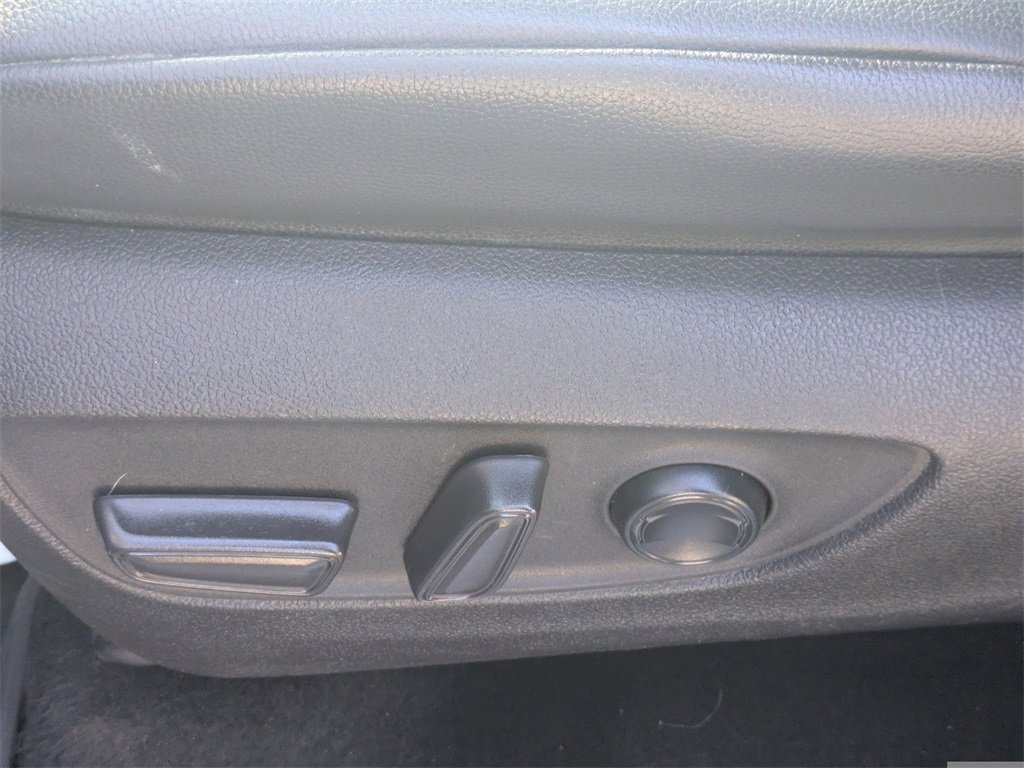 Used 2021 Toyota Highlander XLE image 21