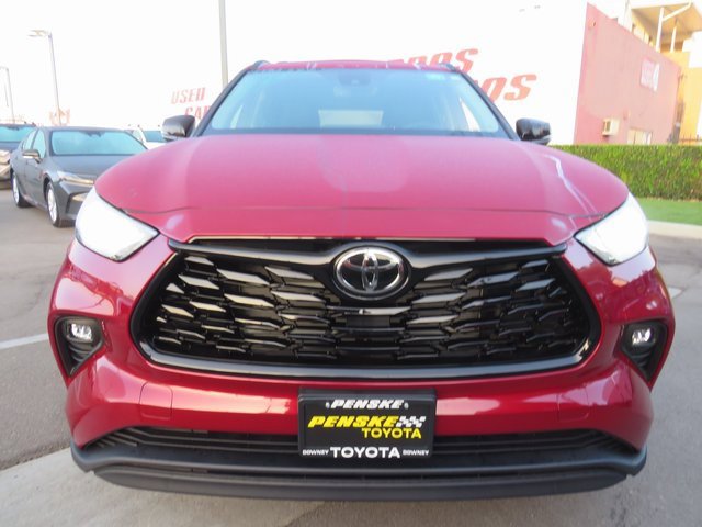 New 2025 Toyota Highlander XLE image 2