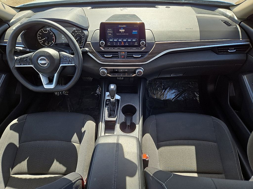 Used 2025 Nissan Altima 2.5 SV image 16