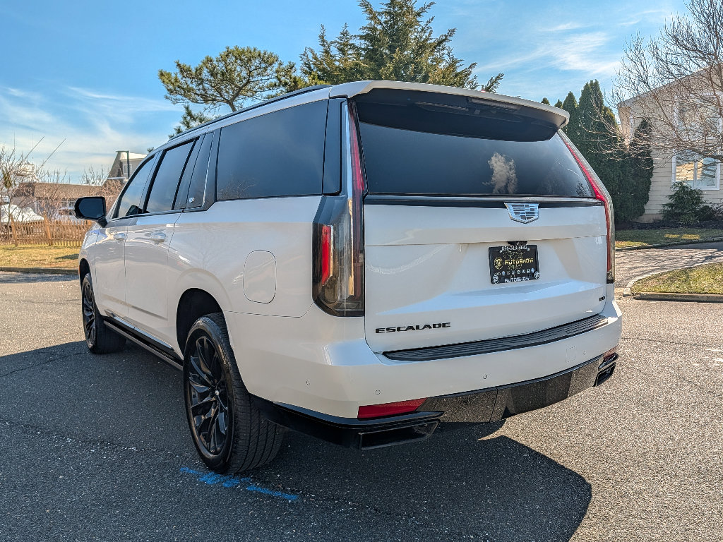 Used 2022 Cadillac Escalade ESV Sport Platinum w/ LPO, ONYX Package image 8