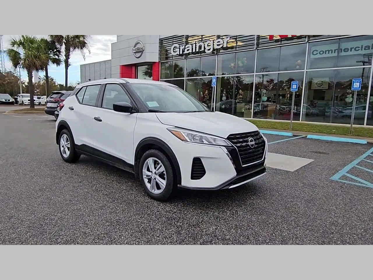 New 2025 Nissan Kicks Play S image 17