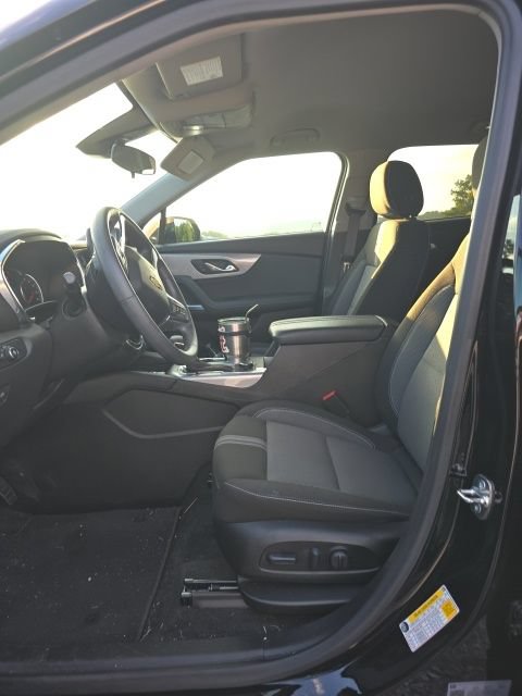 Used 2025 Chevrolet Blazer LT w/ Driver Confidence Package FWD image 8