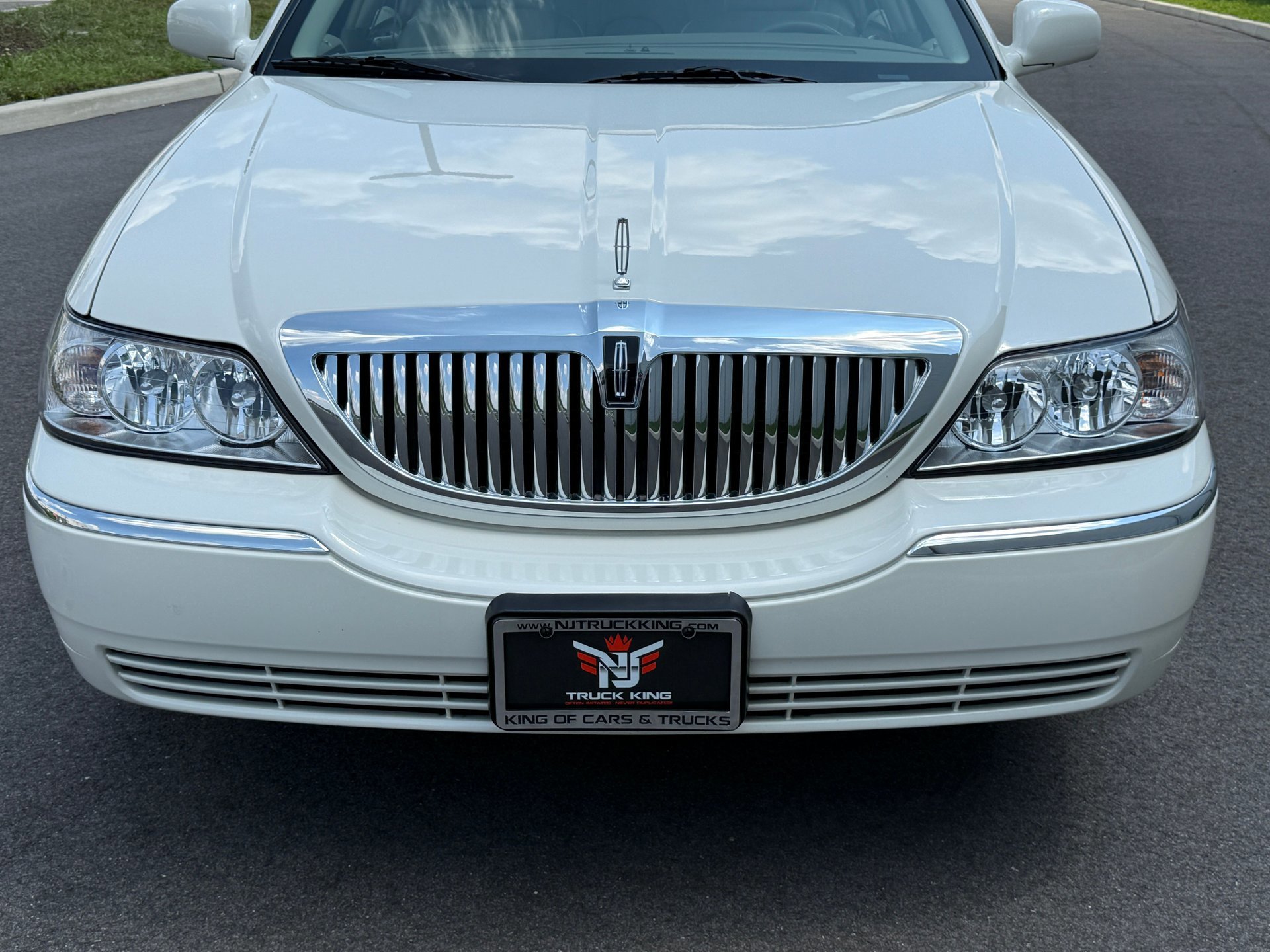 Used 2005 Lincoln Town Car Signature image 16