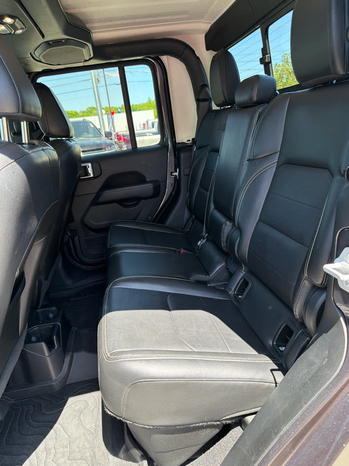 Used 2020 Jeep Gladiator Overland AWD/4WD image 11