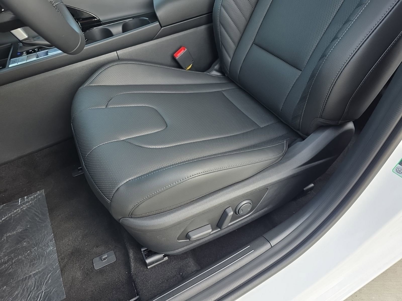 New 2025 Hyundai Elantra Limited image 27