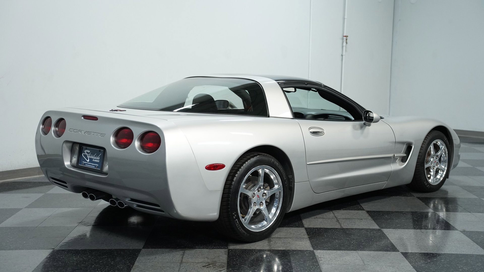 Used 2004 Chevrolet Corvette Coupe w/ Preferred Equipment Group image 11
