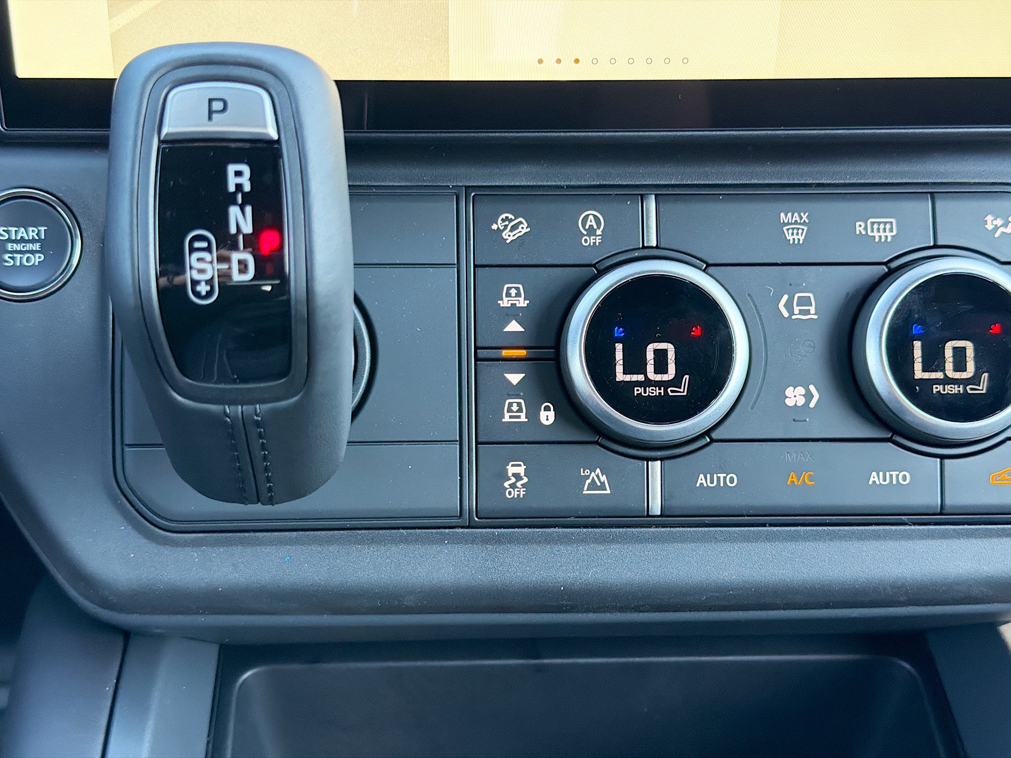 New 2026 Land Rover Defender 130 X-Dynamic SE image 31